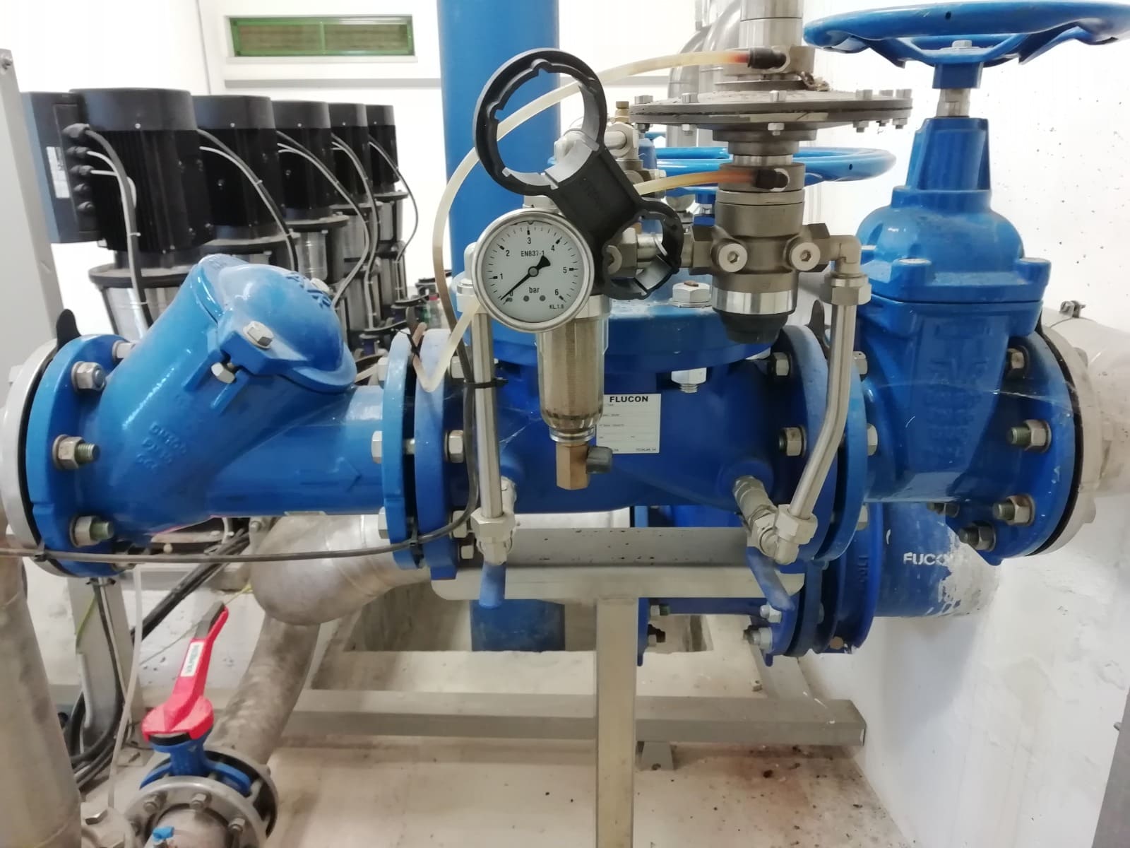 Posto de válvulas e grupo de pressão de água instalado pela Galvisul