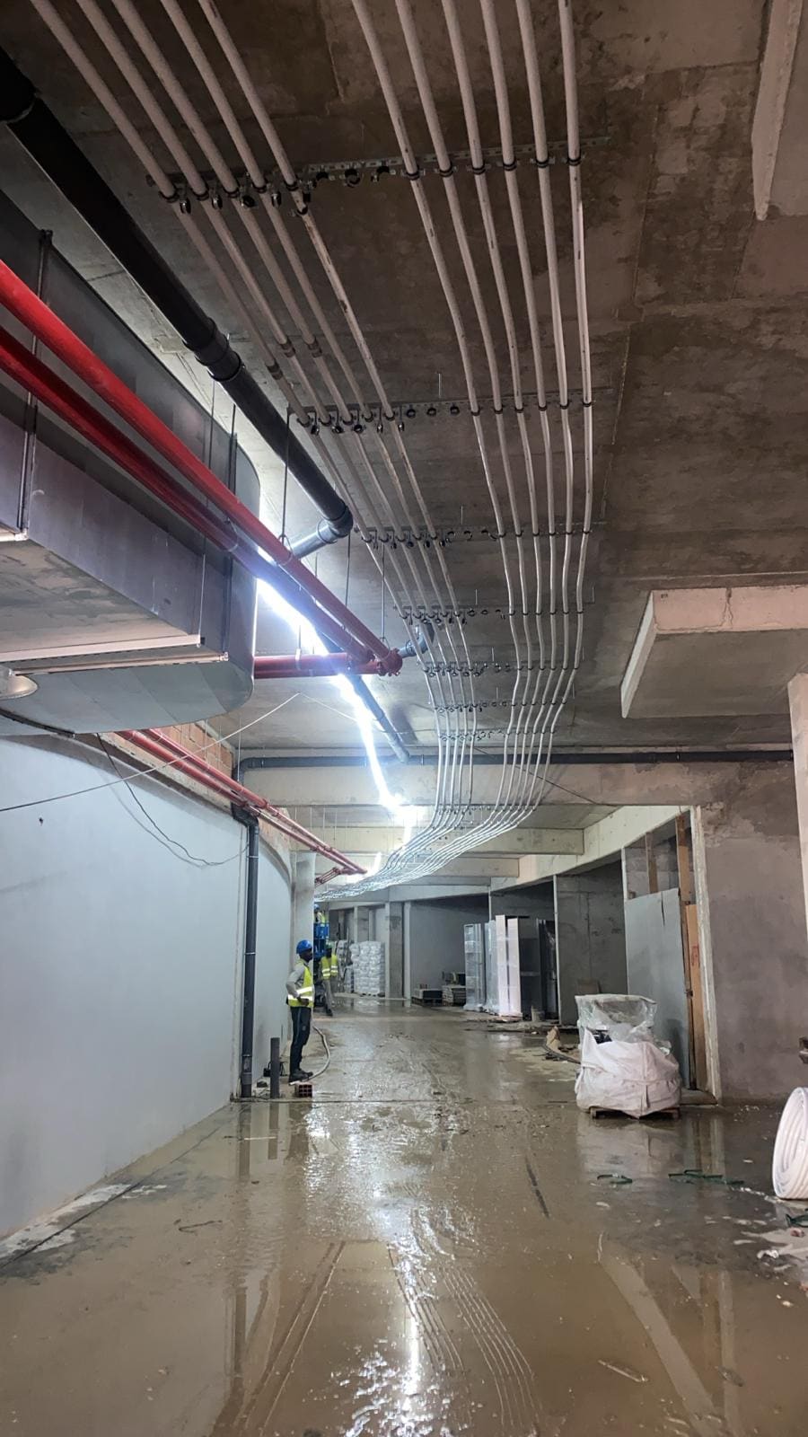 Instalações técnicas em edifício em construção